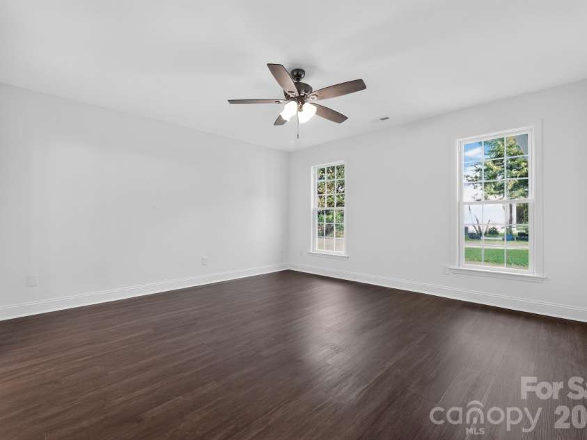 11518 Planters Estates Drive, Charlotte, NC 28278.  MLS# CAR4392668, YatesRealty ID 31340. 