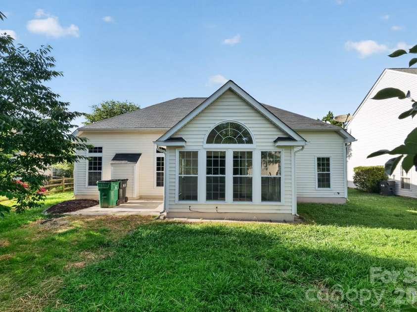 11518 Planters Estates Drive, Charlotte, NC 28278.  MLS# CAR4392668, YatesRealty ID 31340. 