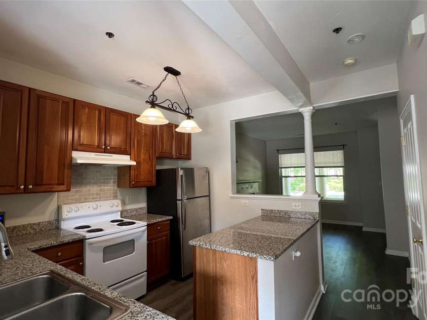 614 9th Street, Charlotte, NC 28202.  MLS# CAR4290611, YatesRealty ID 31340. 