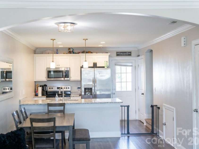 1629 Oak Leaf Drive, Hickory, NC 28601.  MLS# CAR4383782, YatesRealty ID 31343. 