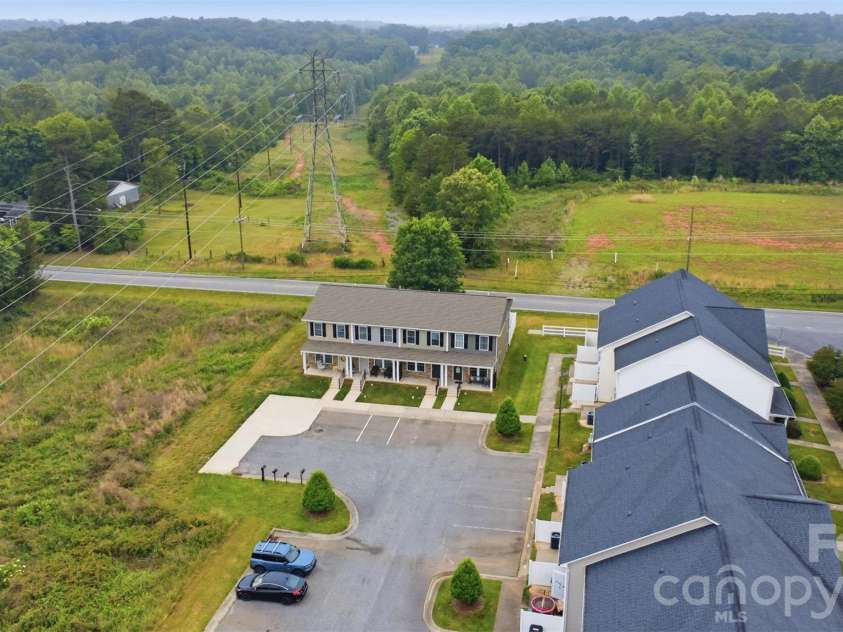 1629 Oak Leaf Drive, Hickory, NC 28601.  MLS# CAR4383782, YatesRealty ID 31343. Parking Aerial View