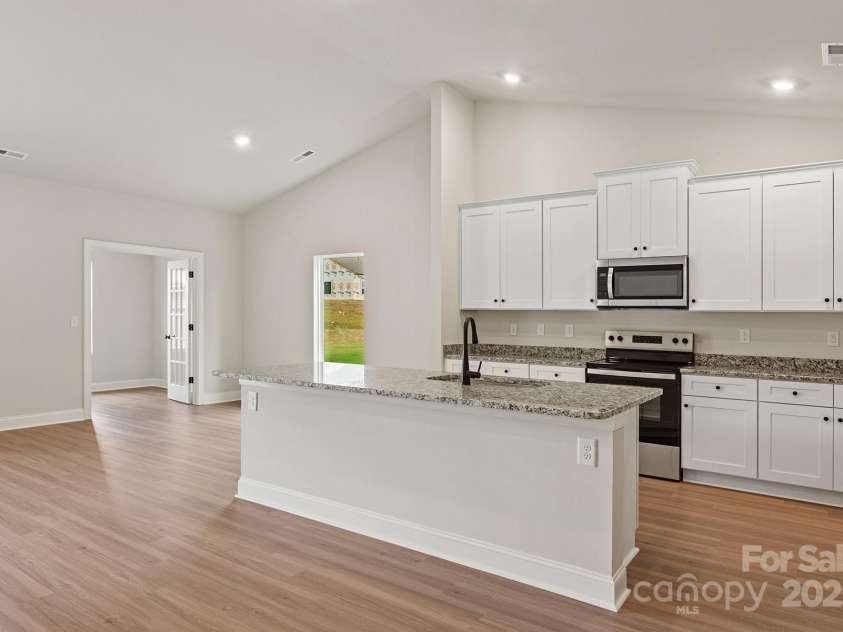 7330 Jerimoth Drive, Charlotte, NC 28215.  MLS# CAR4290841, YatesRealty ID 31344. 