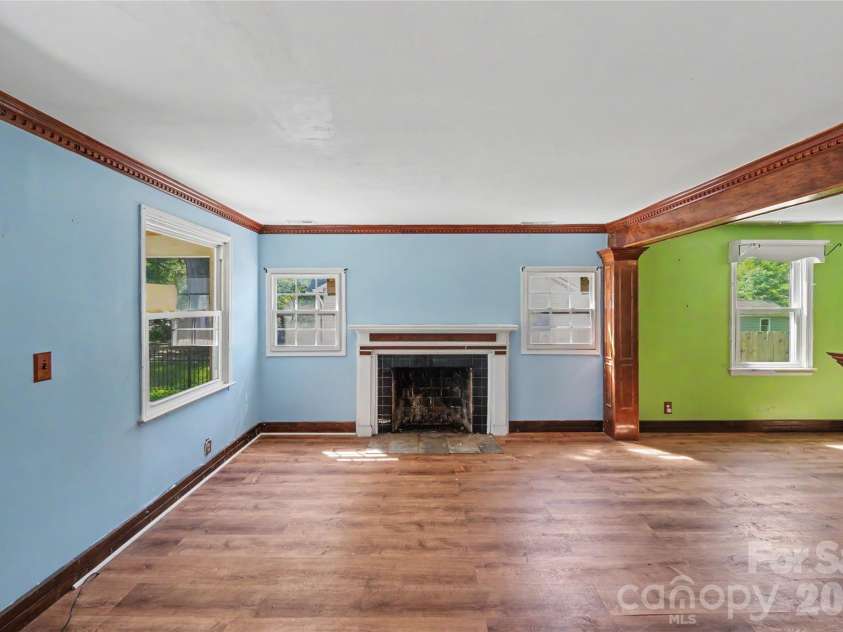 1212 Meadow Lane Lane, Charlotte, NC 28205.  MLS# CAR4392985, YatesRealty ID 31345. 