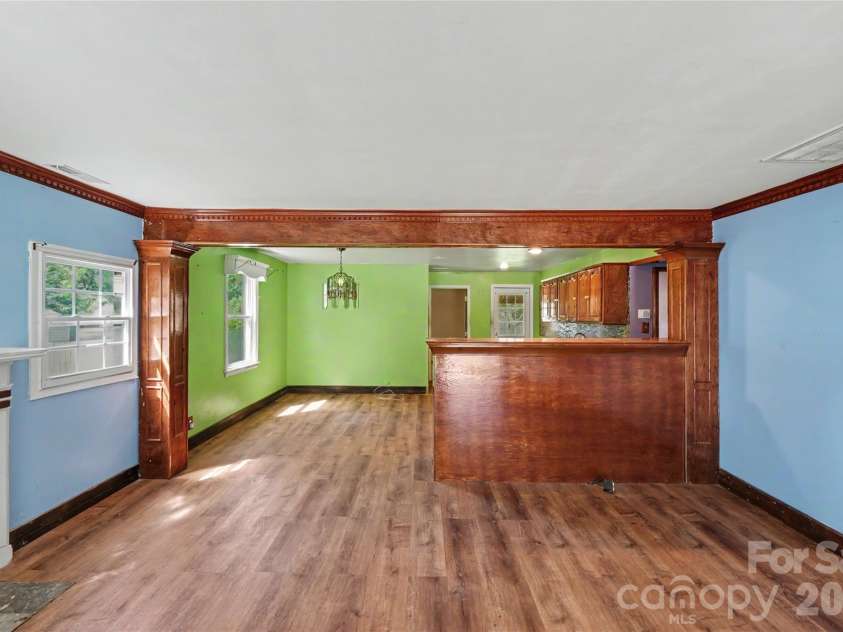 1212 Meadow Lane Lane, Charlotte, NC 28205.  MLS# CAR4392985, YatesRealty ID 31345. 