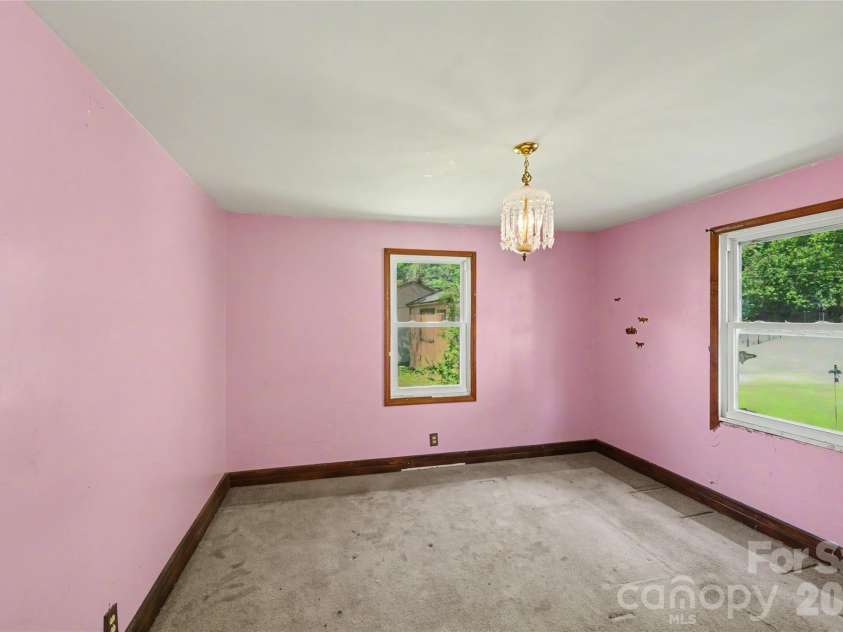 1212 Meadow Lane Lane, Charlotte, NC 28205.  MLS# CAR4392985, YatesRealty ID 31345. 