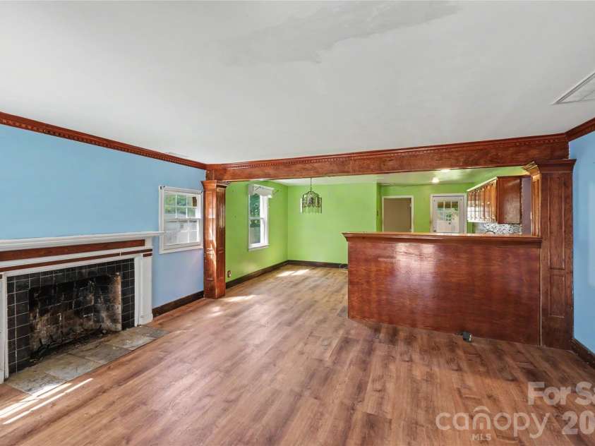 1212 Meadow Lane Lane, Charlotte, NC 28205.  MLS# CAR4392985, YatesRealty ID 31345. 
