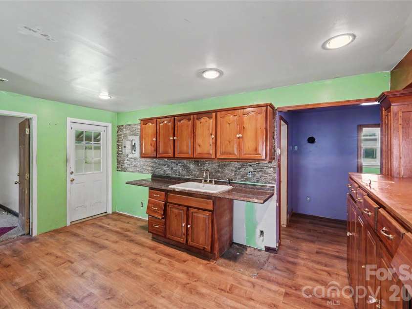 1212 Meadow Lane Lane, Charlotte, NC 28205.  MLS# CAR4392985, YatesRealty ID 31345. 