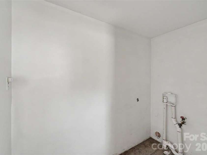 1212 Meadow Lane Lane, Charlotte, NC 28205.  MLS# CAR4392985, YatesRealty ID 31345. 