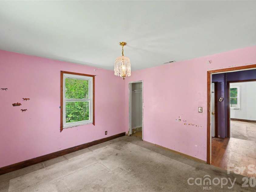 1212 Meadow Lane Lane, Charlotte, NC 28205.  MLS# CAR4392985, YatesRealty ID 31345. 