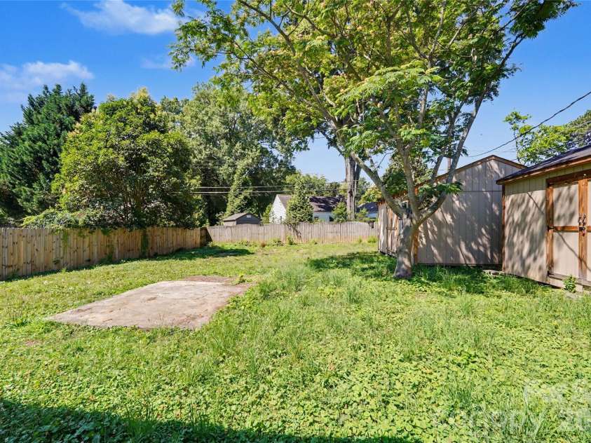 1212 Meadow Lane Lane, Charlotte, NC 28205.  MLS# CAR4392985, YatesRealty ID 31345. 