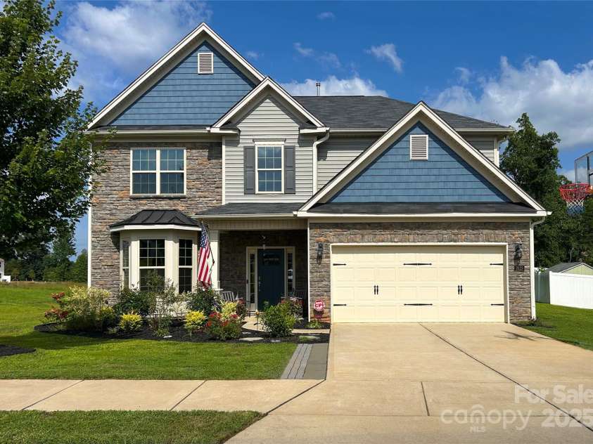 1823 Ridge Creek Drive, Kernersville, NC 27284.  MLS# CAR4287528, YatesRealty ID 31345. 