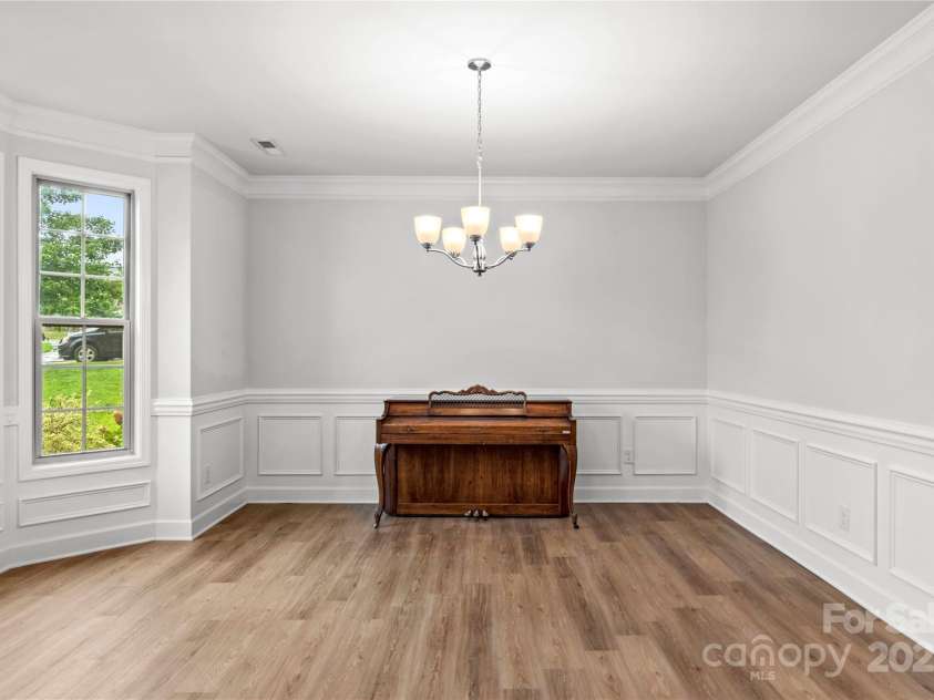 1823 Ridge Creek Drive, Kernersville, NC 27284.  MLS# CAR4287528, YatesRealty ID 31345. 