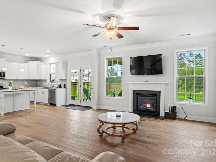 1823 Ridge Creek Drive, Kernersville, NC 27284.  MLS# CAR4287528, YatesRealty ID 31345. 
