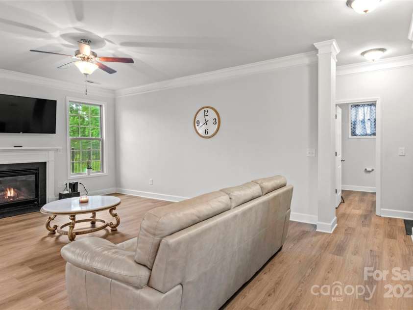1823 Ridge Creek Drive, Kernersville, NC 27284.  MLS# CAR4287528, YatesRealty ID 31345. 