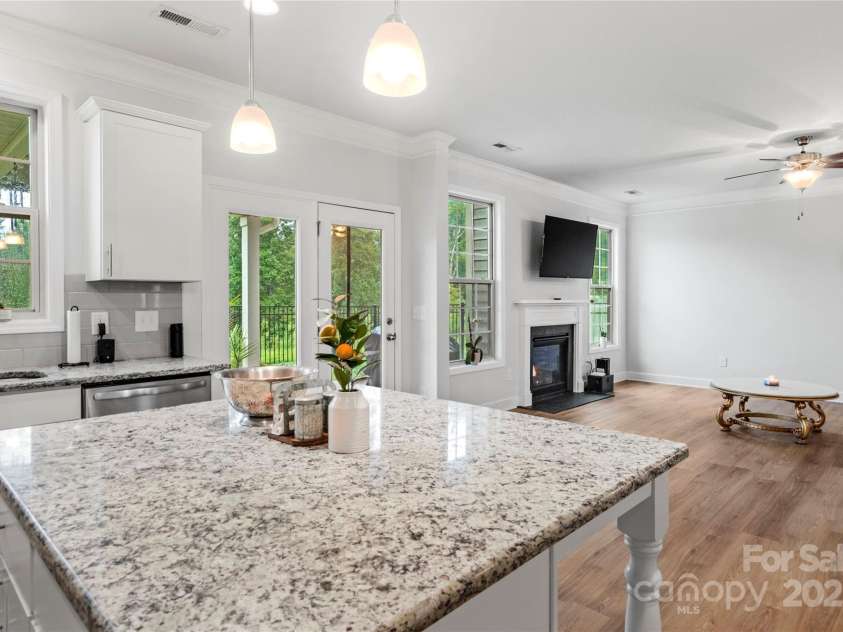 1823 Ridge Creek Drive, Kernersville, NC 27284.  MLS# CAR4287528, YatesRealty ID 31345. 