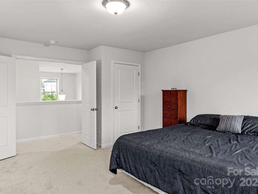 1823 Ridge Creek Drive, Kernersville, NC 27284.  MLS# CAR4287528, YatesRealty ID 31345. 