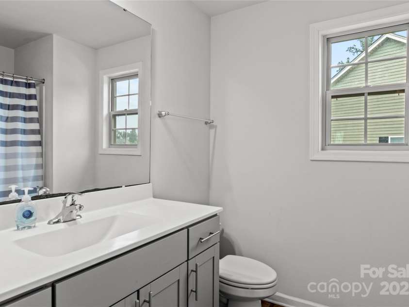 1823 Ridge Creek Drive, Kernersville, NC 27284.  MLS# CAR4287528, YatesRealty ID 31345. 