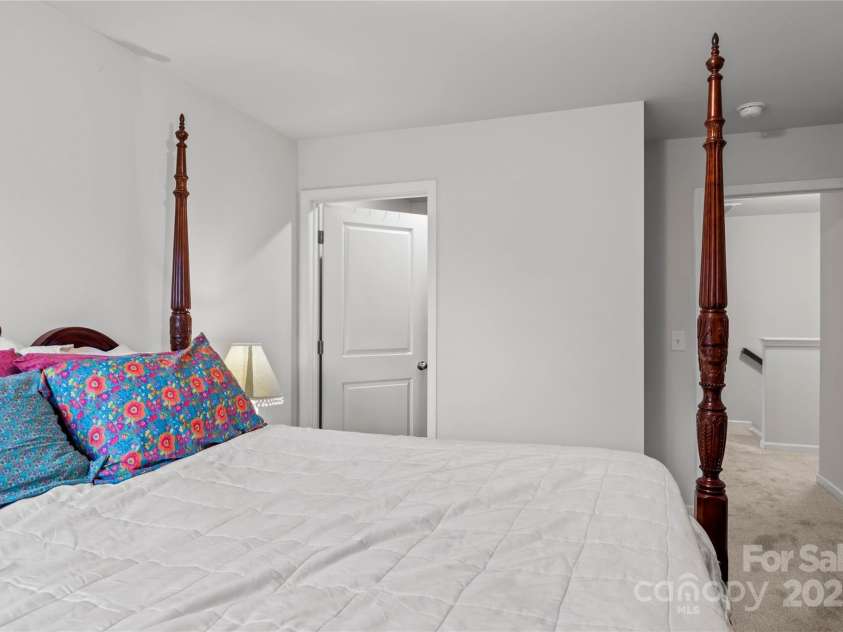 1823 Ridge Creek Drive, Kernersville, NC 27284.  MLS# CAR4287528, YatesRealty ID 31345. 
