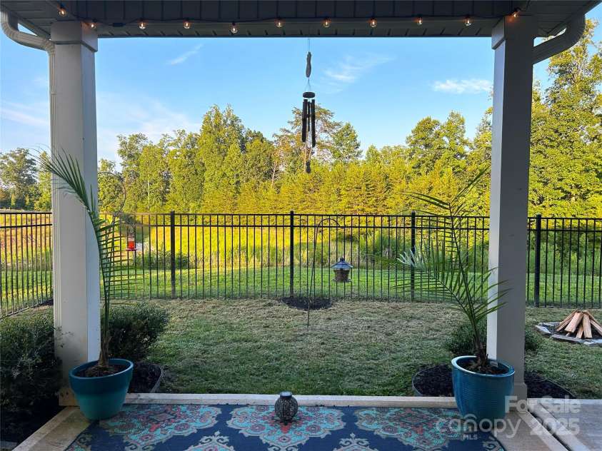 1823 Ridge Creek Drive, Kernersville, NC 27284.  MLS# CAR4287528, YatesRealty ID 31345. 