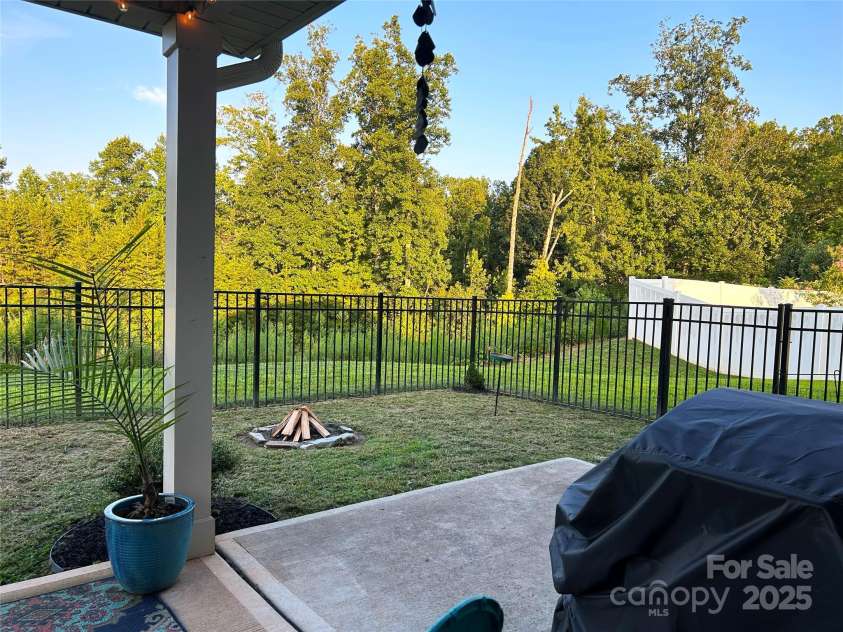 1823 Ridge Creek Drive, Kernersville, NC 27284.  MLS# CAR4287528, YatesRealty ID 31345. 