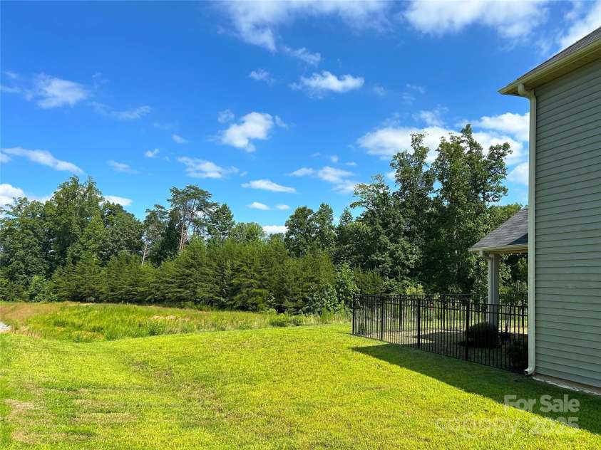 1823 Ridge Creek Drive, Kernersville, NC 27284.  MLS# CAR4287528, YatesRealty ID 31345. 