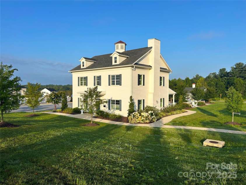 1823 Ridge Creek Drive, Kernersville, NC 27284.  MLS# CAR4287528, YatesRealty ID 31345. Caleb's Creek Clubhouse