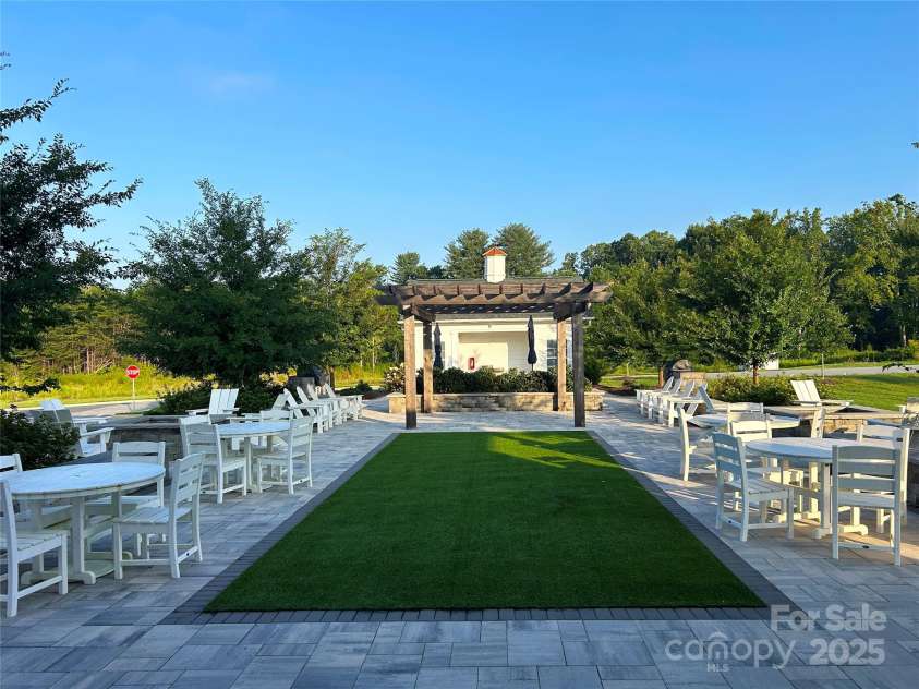 1823 Ridge Creek Drive, Kernersville, NC 27284.  MLS# CAR4287528, YatesRealty ID 31345. Community Area
