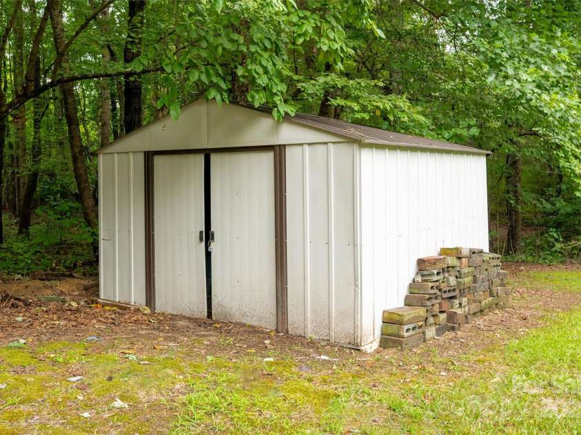 1878 Pekin Road, Candor, NC 27229.  MLS# CAR4290871, YatesRealty ID 31346. 