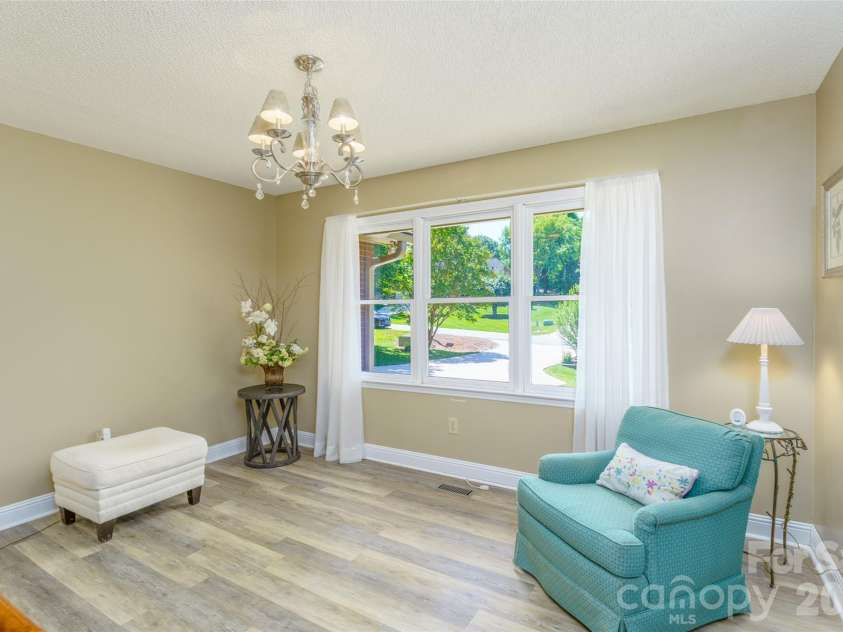 7029 Forest Hills Drive, Denver, NC 28037.  MLS# CAR4386920, YatesRealty ID 31346. Dining Room