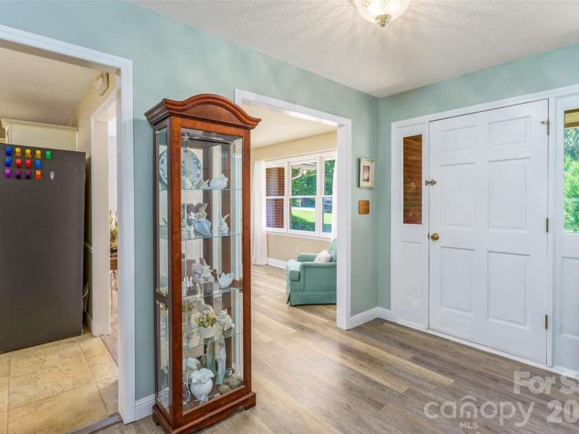7029 Forest Hills Drive, Denver, NC 28037.  MLS# CAR4386920, YatesRealty ID 31346. Foyer