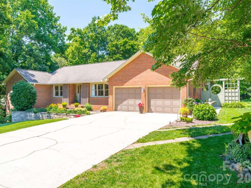 7029 Forest Hills Drive, Denver, NC 28037.  MLS# CAR4386920, YatesRealty ID 31346. Front of House