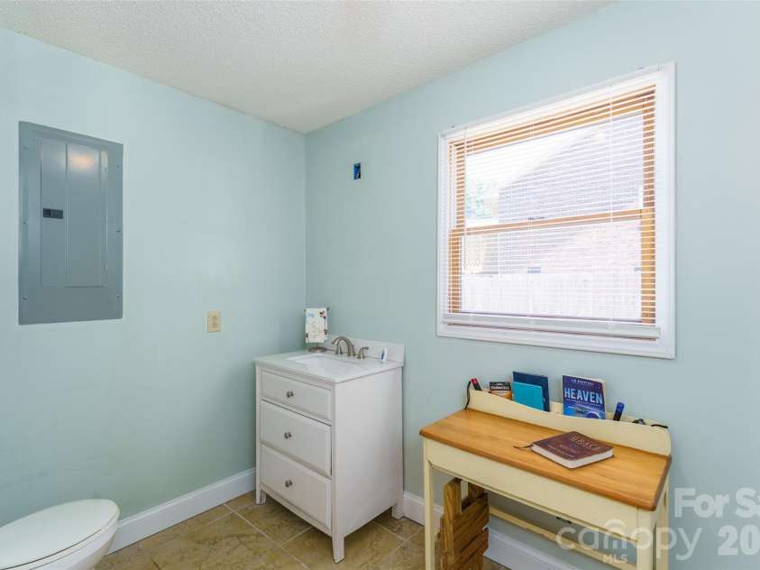 7029 Forest Hills Drive, Denver, NC 28037.  MLS# CAR4386920, YatesRealty ID 31346. Half Bath