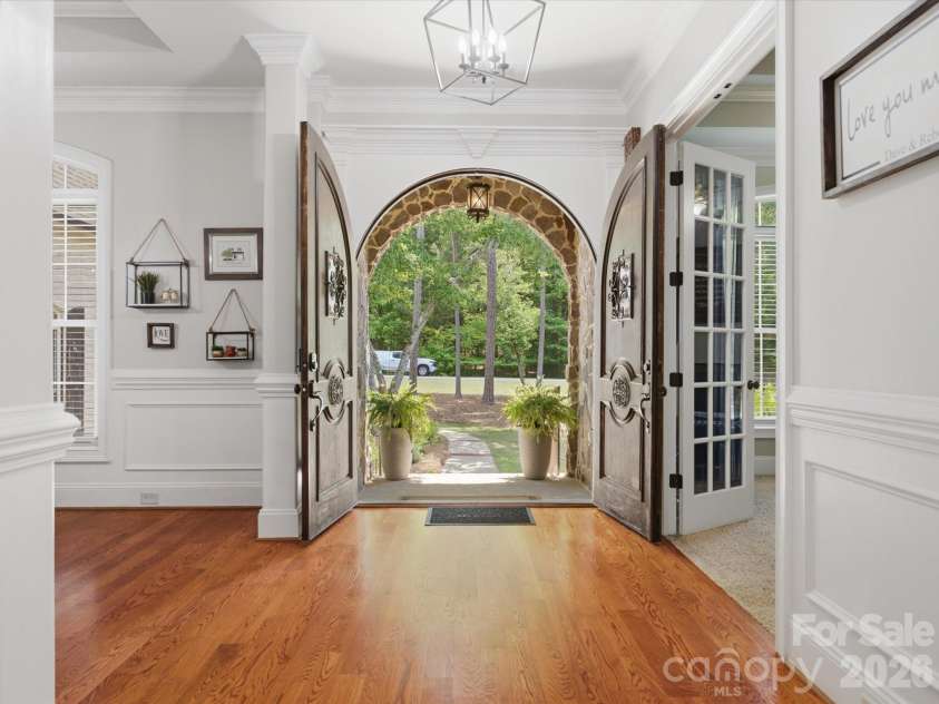 2894 Lakeshore Drive, Chester, SC 29706.  MLS# CAR4393465, YatesRealty ID 31347. Foyer