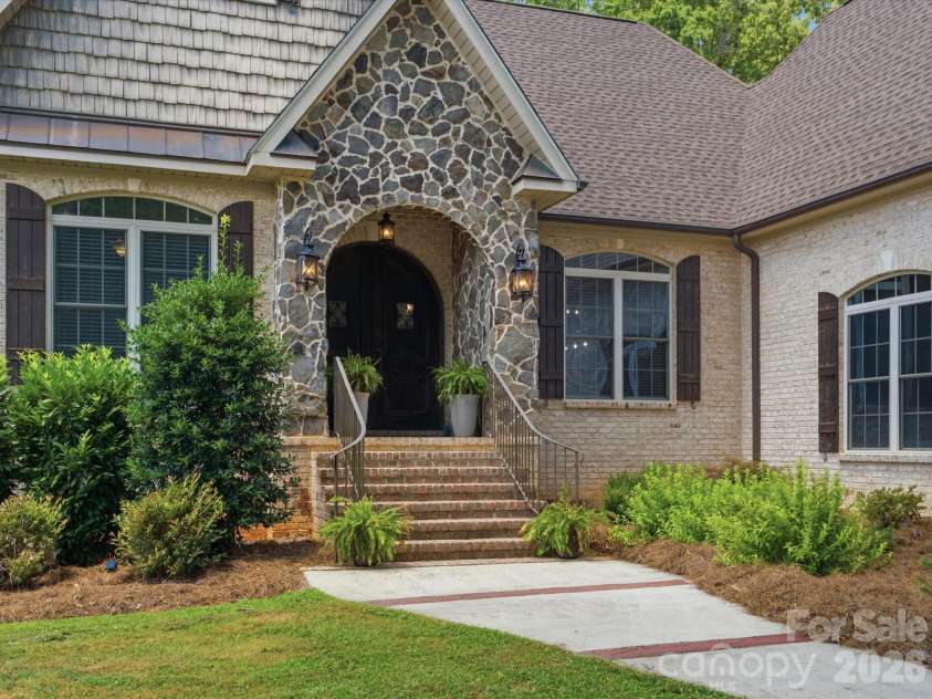2894 Lakeshore Drive, Chester, SC 29706.  MLS# CAR4393465, YatesRealty ID 31347. Front entry