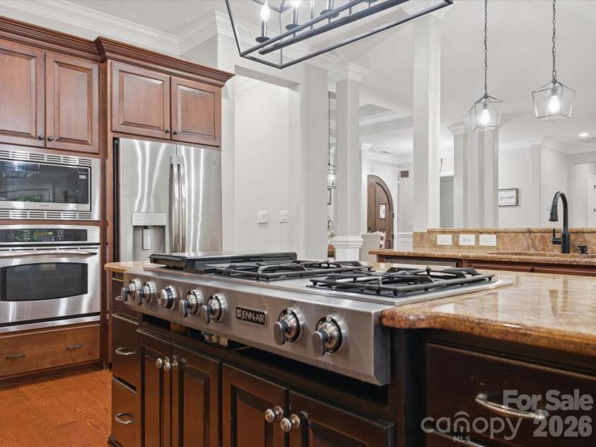 2894 Lakeshore Drive, Chester, SC 29706.  MLS# CAR4393465, YatesRealty ID 31347. Kitchen Gas Range