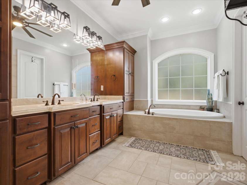 2894 Lakeshore Drive, Chester, SC 29706.  MLS# CAR4393465, YatesRealty ID 31347. Primary En-suite