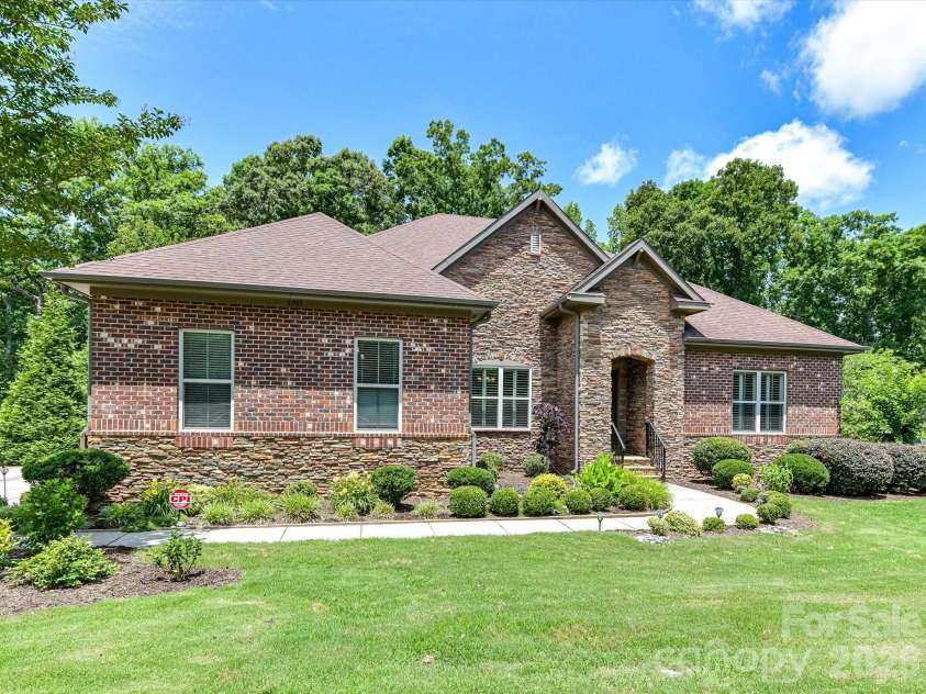 8701 Whitehawk Hill Road, Waxhaw, NC 28173.  MLS# CAR4369668, YatesRealty ID 31348. 