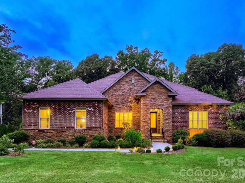 8701 Whitehawk Hill Road, Waxhaw, NC 28173.  MLS# CAR4416034, YatesRealty ID 31348. 