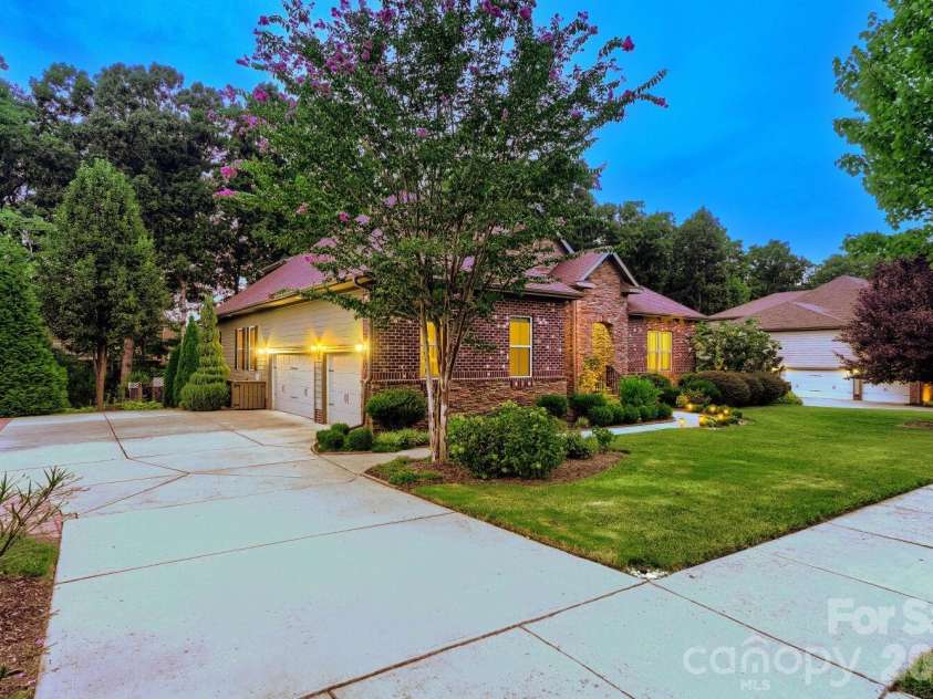8701 Whitehawk Hill Road, Waxhaw, NC 28173.  MLS# CAR4416034, YatesRealty ID 31348. 