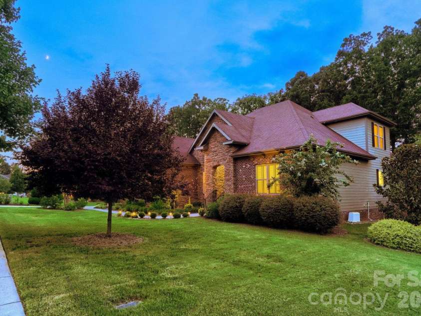 8701 Whitehawk Hill Road, Waxhaw, NC 28173.  MLS# CAR4416034, YatesRealty ID 31348. 