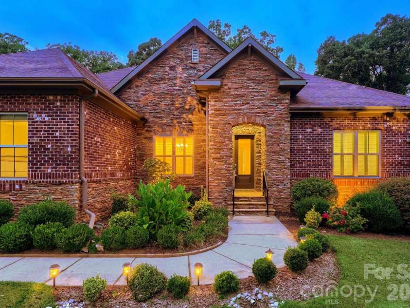 8701 Whitehawk Hill Road, Waxhaw, NC 28173.  MLS# CAR4416034, YatesRealty ID 31348. 