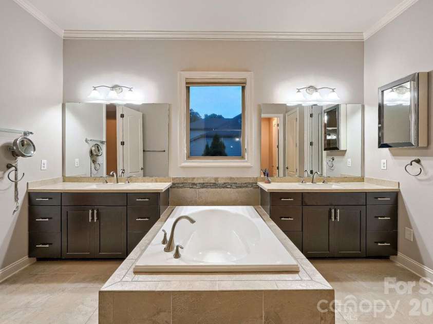 8701 Whitehawk Hill Road, Waxhaw, NC 28173.  MLS# CAR4416034, YatesRealty ID 31348. 