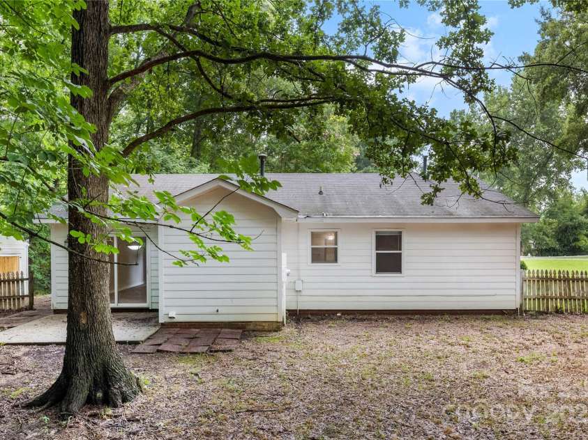 2713 Faircroft Way, Monroe, NC 28110.  MLS# CAR4290568, YatesRealty ID 31349. 