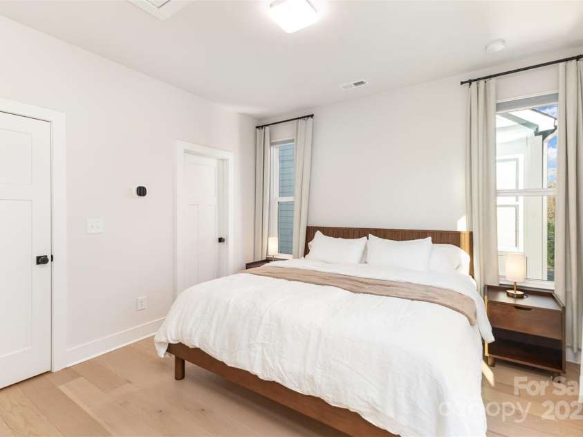 5048 York Park Lane, Charlotte, NC 28217.  MLS# CAR4216095, YatesRealty ID 3135. 