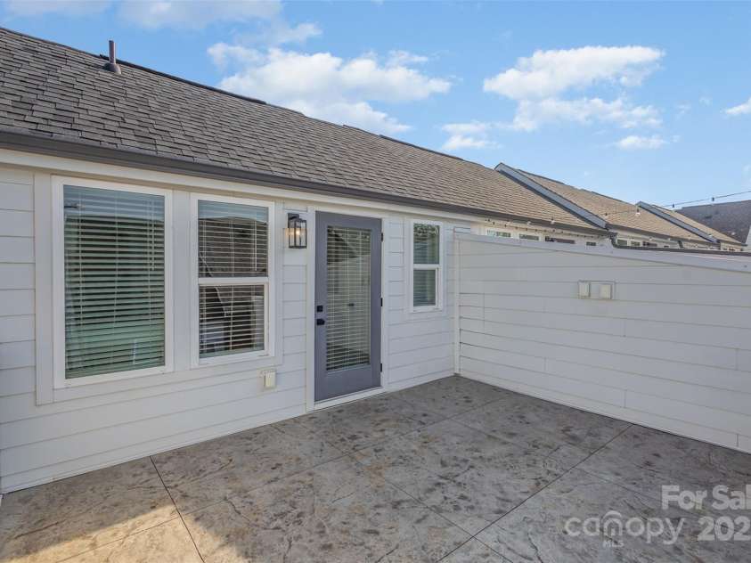 5048 York Park Lane, Charlotte, NC 28217.  MLS# CAR4216095, YatesRealty ID 3135. 