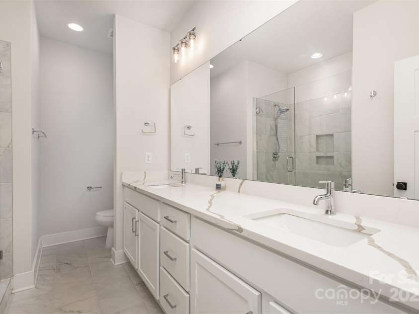5048 York Park Lane, Charlotte, NC 28217.  MLS# CAR4216095, YatesRealty ID 3135. Primary bathroom with dual vanity