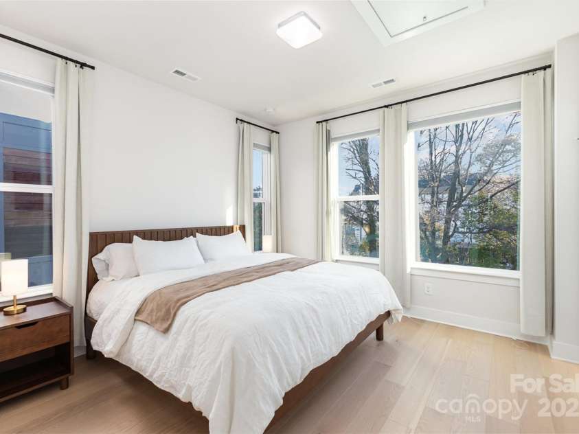 5048 York Park Lane, Charlotte, NC 28217.  MLS# CAR4216095, YatesRealty ID 3135. Primary bedroom