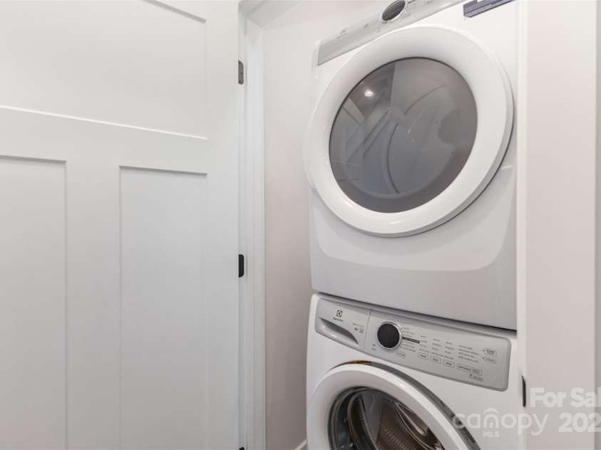 5048 York Park Lane, Charlotte, NC 28217.  MLS# CAR4216095, YatesRealty ID 3135. Washer/dryer convey