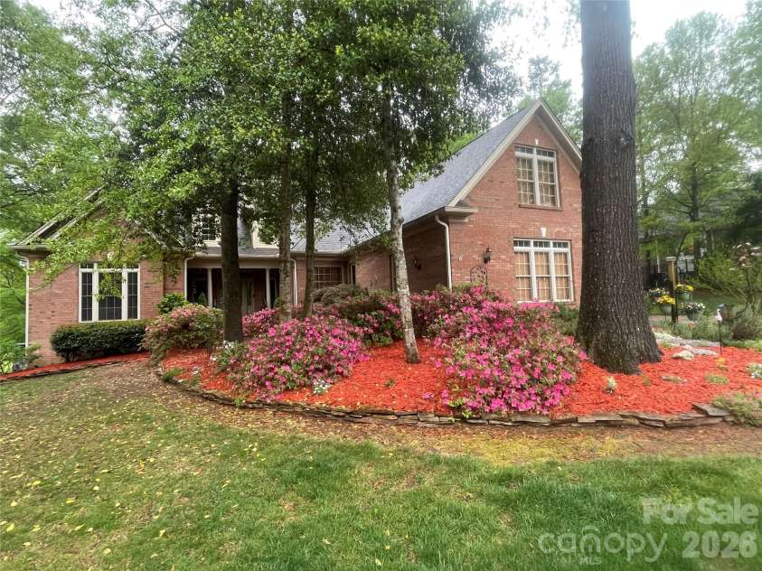 225 Highland Forest Drive, Clover, SC 29710.  MLS# CAR4365352, YatesRealty ID 31351. 