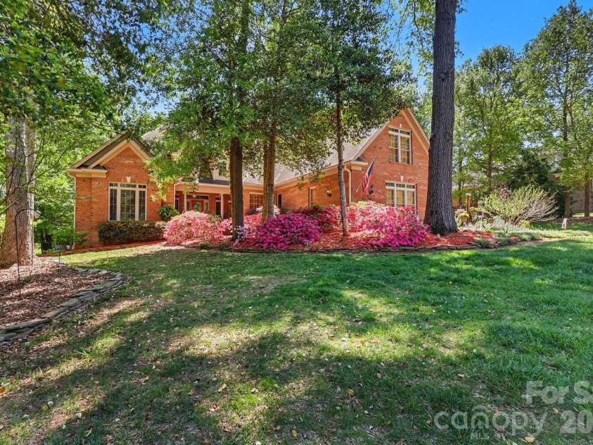 225 Highland Forest Drive, Clover, SC 29710.  MLS# CAR4365352, YatesRealty ID 31351. 